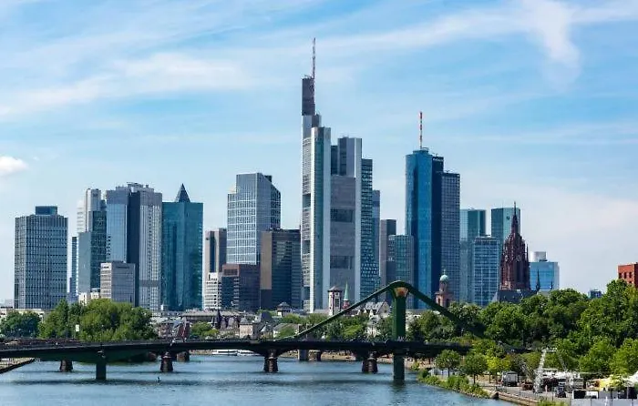 Easy Travel To Frankfurt